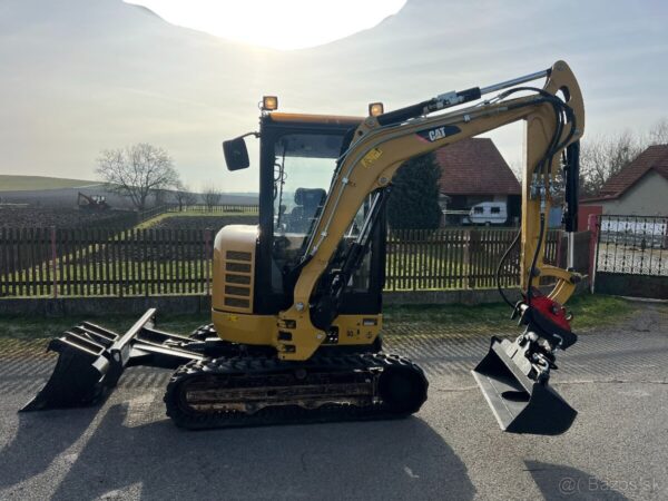 2015 Caterpillar 302.7D CR + 3 GODETS ET INCLINABLE – Image 11