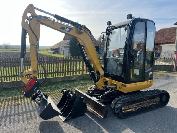 2015 Caterpillar 302.7D CR + 3 GODETS ET INCLINABLE