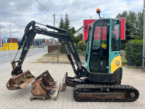 2015-Yanmar VIO25-4 + 3 GODETS – Image 4