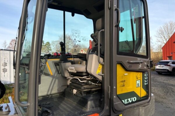 2021- Volvo EC60E avec Tiltrotateur et Accessoires – Image 21