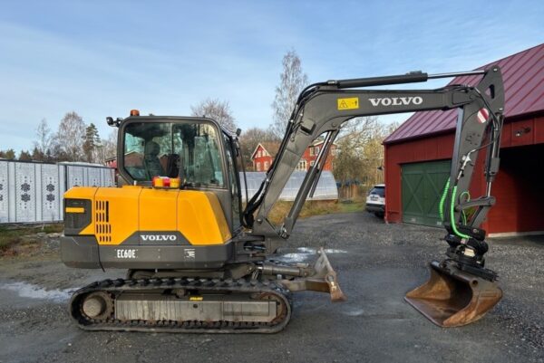 2021- Volvo EC60E avec Tiltrotateur et Accessoires – Image 30