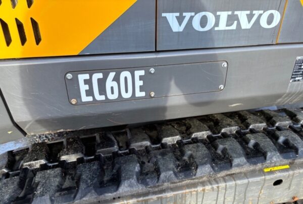 2021- Volvo EC60E avec Tiltrotateur et Accessoires – Image 39