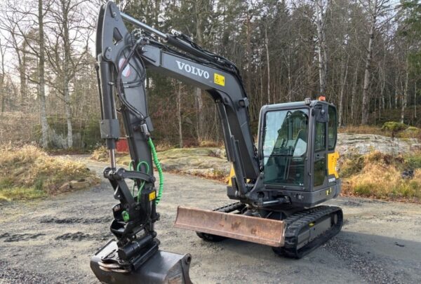 2021- Volvo EC60E avec Tiltrotateur et Accessoires