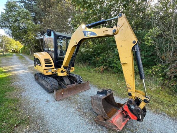 2006-Caterpillar 302.5C + 3 GODETS – Image 22