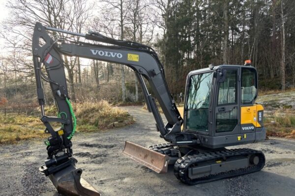 2021- Volvo EC60E avec Tiltrotateur et Accessoires – Image 91