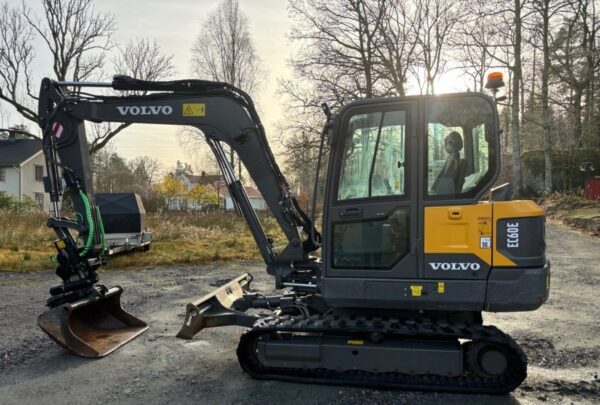 2021- Volvo EC60E avec Tiltrotateur et Accessoires – Image 93