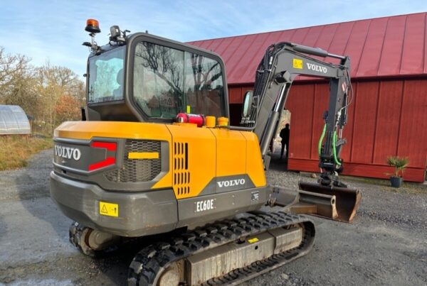 2021- Volvo EC60E avec Tiltrotateur et Accessoires – Image 100