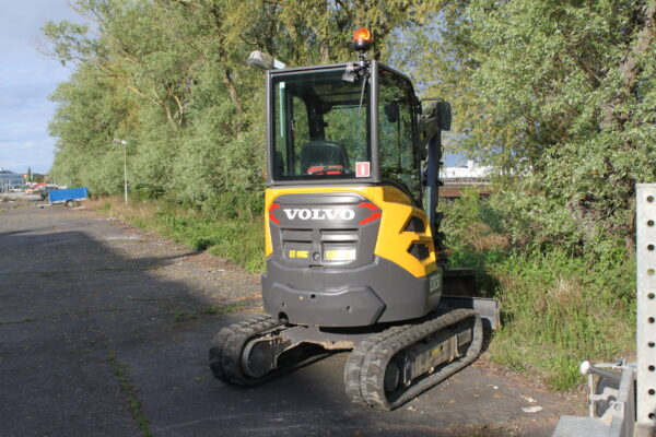 2020-Volvo ECR 25D  Tiltrotateur d'Engcon Avec remorque + 3 Godets – Image 14