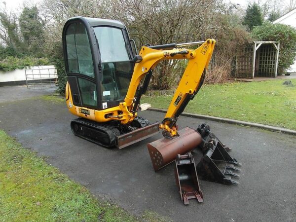 2011-JCB 8016 CTS + 4 GODETS