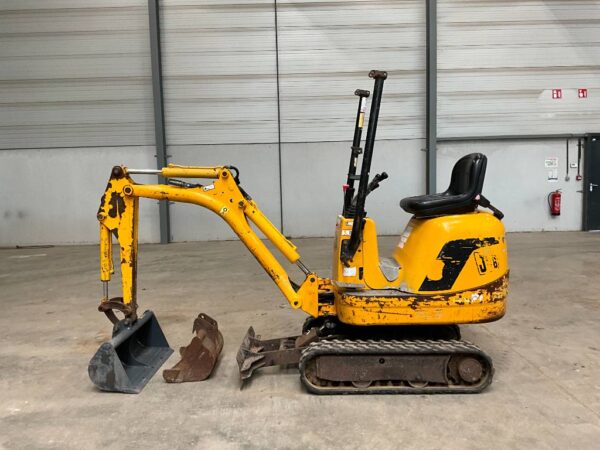 2007-JCB 8008 + 3 GODETS