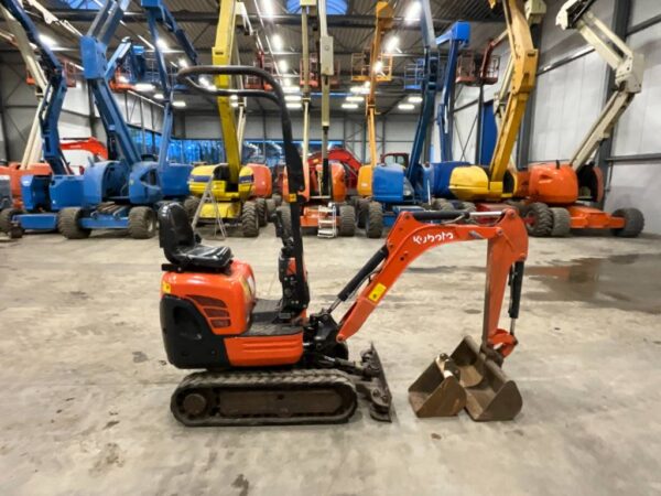 2017-Kubota K 008-3 + 3 GODETS