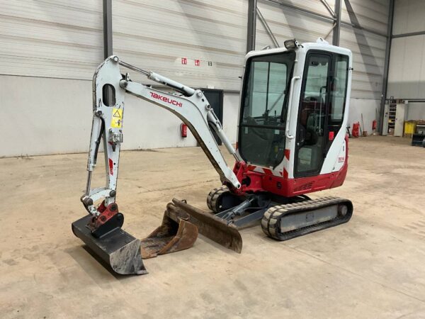 2015-Takeuchi TB 216 + 3 GODETS ET ATTACHE RAPIDE – Image 5