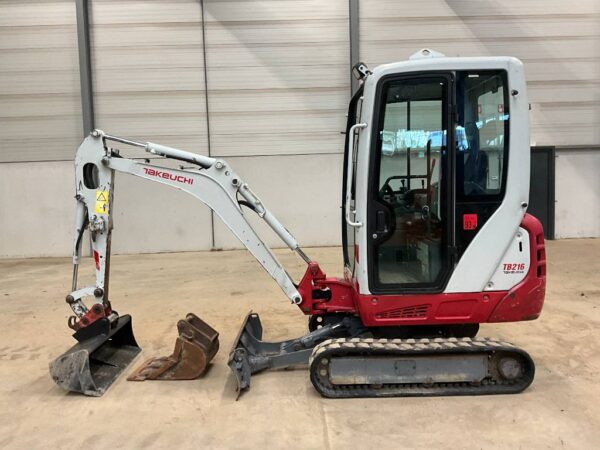 2015-Takeuchi TB 216 + 3 GODETS ET ATTACHE RAPIDE – Image 6